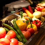 Bansan Kyoushoku - 【新鮮野菜たち】カウンターにたっぷりと並べました、丹波の朝市で仕入れたもの！