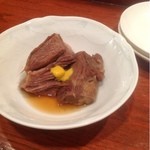 お通しのたんの角煮