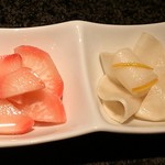 Deli＆Bar 秀 - 2013.3.28 紅大根と小カブのピクルス \300  甘酸っぱさが白ワインに合います
