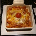 Deli＆Bar 秀 - 2013.3.28 ペンネアラビアータのチーズ焼き \500 熱々&チョイピリ辛が良い!
