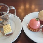 Sky Dining ab - 左:業務用カットケーキ3種類の内抹茶以外とコーヒーゼリー 右:ホテルメイド2種類