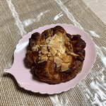 コンセントマーケット - 木の実のクロワッサン ¥216