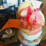 セブンカラーズ - ■桃のパルフェ(R4.7月)
            ■濃厚ほうじ茶プリン