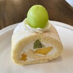 カフェのある暮らしとお菓子のお店 - フルーツロールケーキ