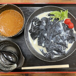 田沼屋 - 特製スパイスキーマカレー豆乳ひもかわ黒帯