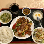 山海楼 - 牛肉の牡蠣油炒め980円