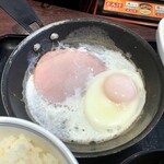 吉野家 - 目玉焼きは、もう少し焦がしてほしいな。