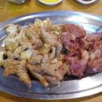 宮城飯店 - ホルモン2人前、カシラ1人前