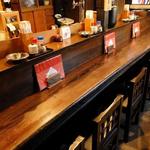 味処　八右衛門 - 個室感覚のカウンター席　お一人様でもお気軽にご来店ください。