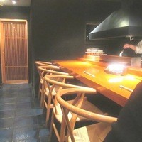 焼鳥 市松 - 店内はカウンター８席のみ！