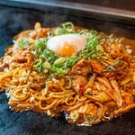 Tsukimi pork kimchi Yakisoba (stir-fried noodles)