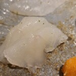 馳走 啐啄一十  - ⑥虎魚(広島県福山産)
      産卵期は初夏～夏、旬は2回あり、河豚の代わりとなる春～夏、脂のりが良い秋～冬
      身は河豚と同じく体脂肪は4~5%くらいしかないがグルタミン酸など複数のアミノ酸が多く含まれてます