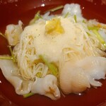 馳走 啐啄一十  - ①肥後手延べ素麺ゆきやぎ(熊本県南関)、本ミル貝(正式名:海松食、愛媛県産)、摺り山芋載せ、羅臼昆布&血合抜き本枯節の出汁のお椀(広島県竹原の軟水)
      極細素麺が羅臼昆布の多重な旨みが特徴の味わいと合う