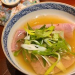 馳走 啐啄一十  - ⑭榊山牛(サーロイン)、真昆布&4種類の節(真昆布&いりこ、鰹節、鯖節、あご節)の出汁しゃぶ
      肉そのものの味が強い！ので出汁しゃぶが好み
      真昆布出汁の穏やかで円やかな味わいに4種の節の立体的な旨みが◎