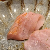 馳走 啐啄一十  - ⑩金目鯛(静岡県駿河湾産、腹身、サスエ前田魚店、13日熟成)
                    産卵期は夏、旬は秋～晩冬だか基本的に通年美味しい
                    熟成期間が約2週間と長期になっているのでネットリとした身が特徴的