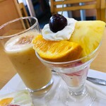 フルーツパーラーヤオイソ - 季節のパフェとジュース