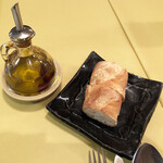 オステリア・ろじえ - 残ったソースをいただくのに必須のバケット