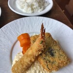 白壁倶楽部 - 白身魚と海老フライ