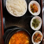 韓国料理　新村 - スンドゥブチゲ