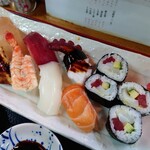 Fukusushi - 令和4年7月 ランチタイム
                        寿司定食 850円
                        にぎり7貫＋細巻4切れ＋お吸物＋フルーツ