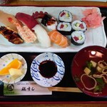 福すし - 令和4年7月 ランチタイム
            寿司定食 850円
            にぎり7貫＋細巻4切れ＋お吸物＋フルーツ