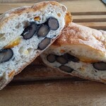 たま木亭 - 栗と黒豆とオレンジピールのパン　断面