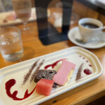 カジュアルふれんちれすとらん・おおの - デザートの・フランボワーズ・チョコレートケーキ・すいか