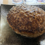 Konnatokoronihambagu - ハンバーグ、箸でつかむのは汁が溢れそう。