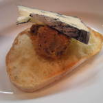 大西亭 - 肉と野菜のリエット　バゲットのせ　チーズと共に
