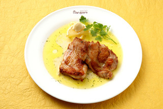 Manjare - 若鶏のソテーレモン風味￥950 お肉料理もこだわっております。