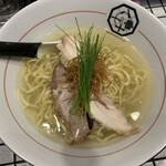 81番 - うま味塩そば　中太縮れ麺