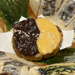 Obune - 賀茂茄子です。右はクリームだったかチーズで伸ばした白味噌。左は地鶏挽肉入りの京赤味噌。抜群にウンマイ