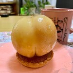 ケーキハウス アン イオンモール福岡伊都店 - つやつやの桃が丸々一個♡