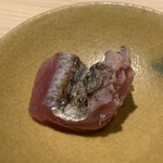 温石 - その、ハラモをタタキで。
      こちらも、火入れによる違った顔の美味しさが表現されています。