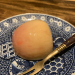 温石 - 山梨の「なつっこ」と言うそうな。この桃ちゃんの甘いこと。
      フルーツ大好きな私には、最っ高です。