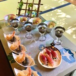 Ukai Chikutei - 旬菜　季節の盛り合わせ
                        この日は茗荷のお寿司、もずく、ジュレ寄せ、エビのあられ揚げ、川魚の焼き物…全部美味しい！眼福！