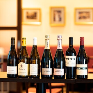 飲み放題メニューやハッピーアワーなど多様なドリンクがあります