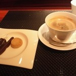 ラトリエ ドゥ ジョエル・ロブション - コーヒーとお茶菓子