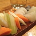 Shunsai Kappou Washin - 夏みかんのかほりと自家製ぬかにつけた漬物。美味しいです。