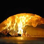 ヴィラローマ - 職人が石窯で焼き上げるピッツァ
