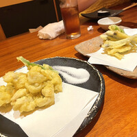 銀平 北新地店 - 天ぷら 手前が鱧、奥が鮎