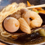新中華 - 貴重な食材
豚肉 イカ 鶉の卵 海老