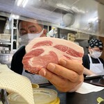 とんかつ 栄ちゃん - 大将とのりえさんのツーショット。いつもありがとう。