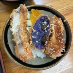 とんかつ 栄ちゃん - 完成。今回も塩とソースのダブルサイド仕様。