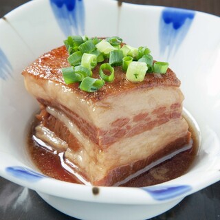 長時間煮込んだトロットロのラフテー