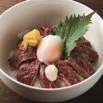 馬肉料理 菅乃屋 - レアステーキ丼単品