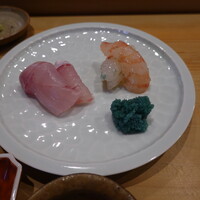 鮨 十兵衛 - アラ(魚編に荒)(福島県産、2kg弱)、牡丹海老(富山県新湊産)、牡丹海老(富山県新湊産)の卵