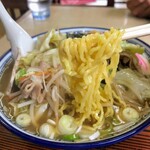 赤ちょうちん - 肉野菜ラーメン②