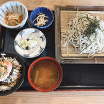 生本まぐろ へぎそば 炉端焼 魚然 - へぎそばとミニネギトロ丼 950円