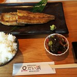 和食kitchen だい浜 - 鰻の白焼きの松（￥２９００）、御飯（￥１５０）、小鉢は酢の物とアイスクリームで￥３５０ですよ。
